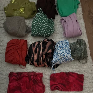 Säljer 11 plagg tillsammans💕🌸 - Hej, säljer 11 olika plagg för en totalsumma. Fler bilder på plaggen hittar ni på min profil😊🌸
