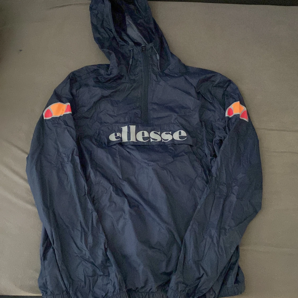 Ellese jacka