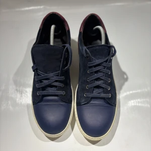 Lanvins - Hej! Säljer nu mina skor från märket Lanvin , storlek 42.5 bra skick, allt på bilden ingår. Tveka inte på att höra av dig om du har frågor eller funderingar kring skorna! 