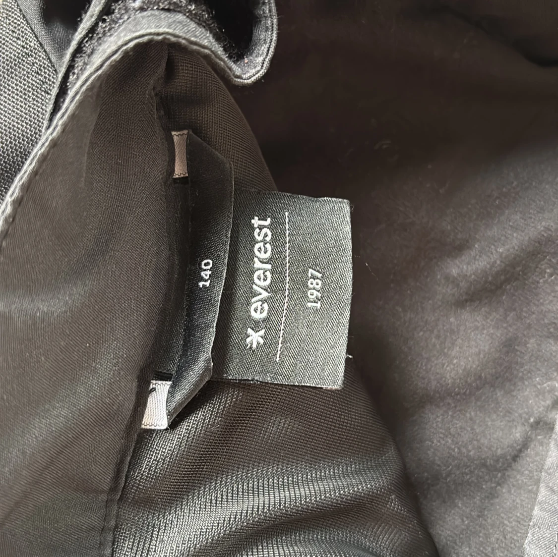 Everest - Svarta täckbyxor/skidbyxor stl 140 - 1