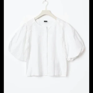 Blus - Jätte söt blus från Gina❤️❤️använd fåtal gånger så i super skick!!