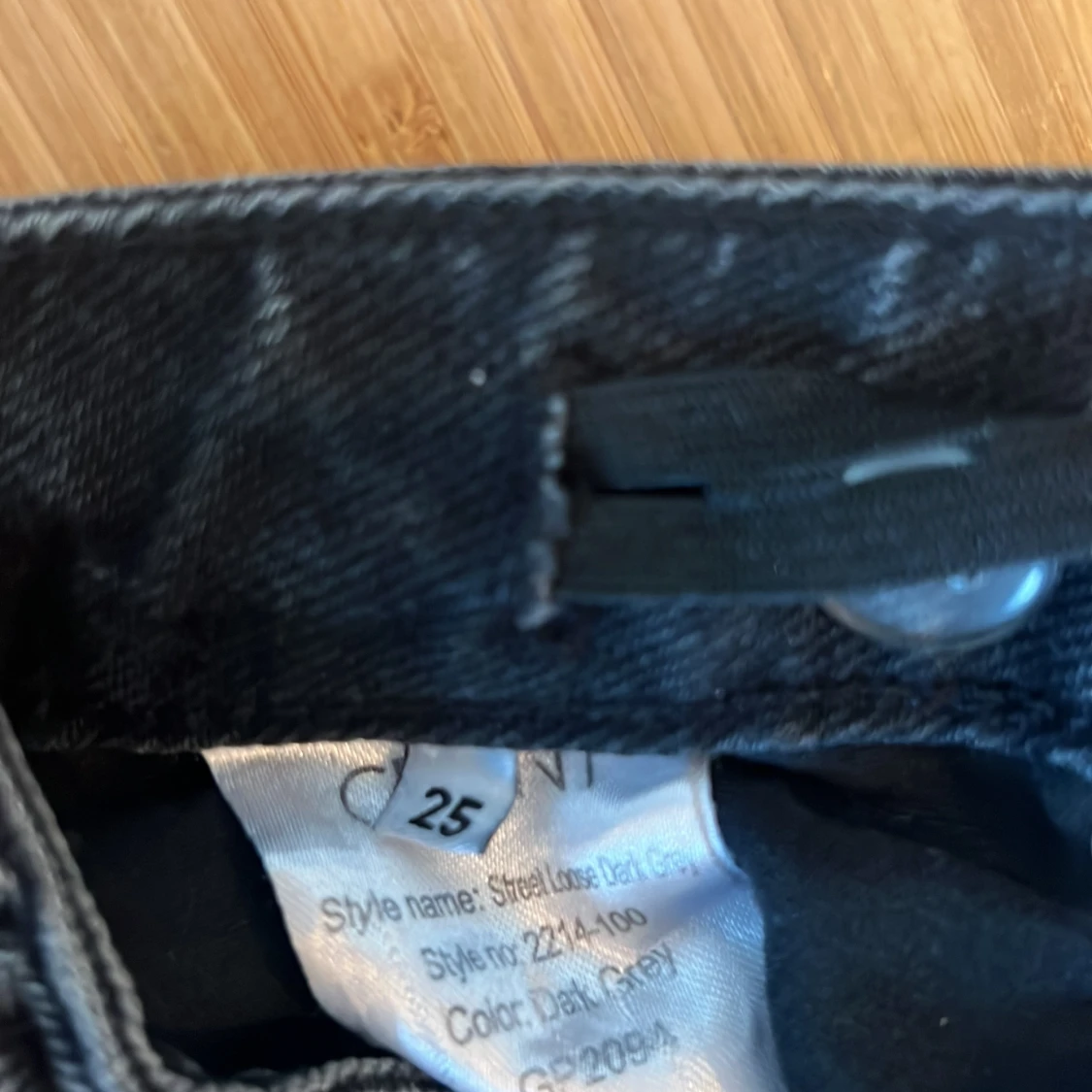 Svarta jeans från Grunt i rak modell - 4