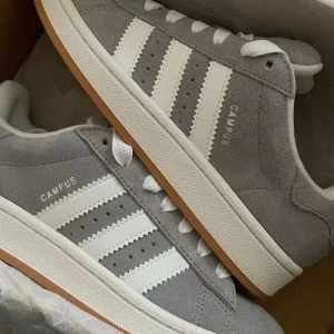 Gråa adidas campus - Använda 3 gånger kanske, som nya ! 💕