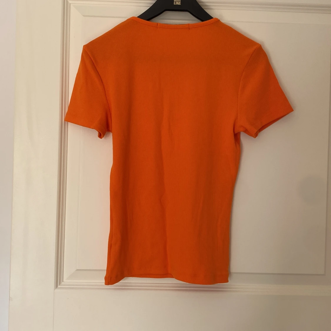 Orange ribbad topp med cut out Bik Bok - 1