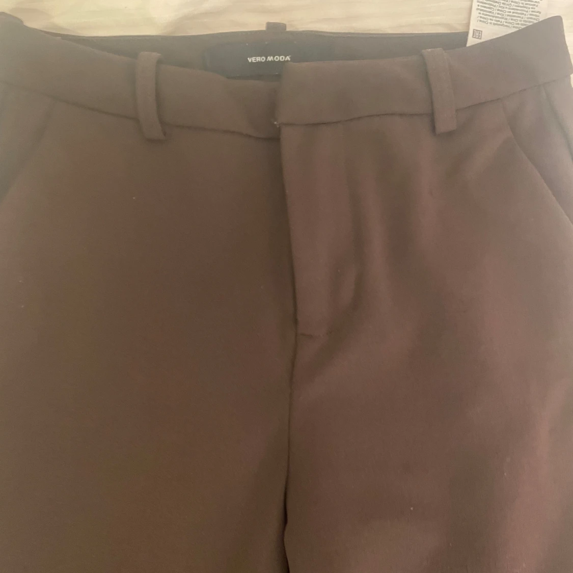Bruna kostymbyxor från Vero Moda - 1
