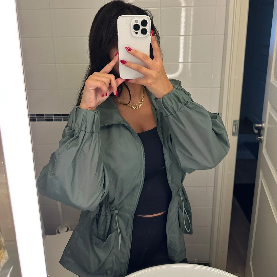 Grön vindjacka med snörning - 1