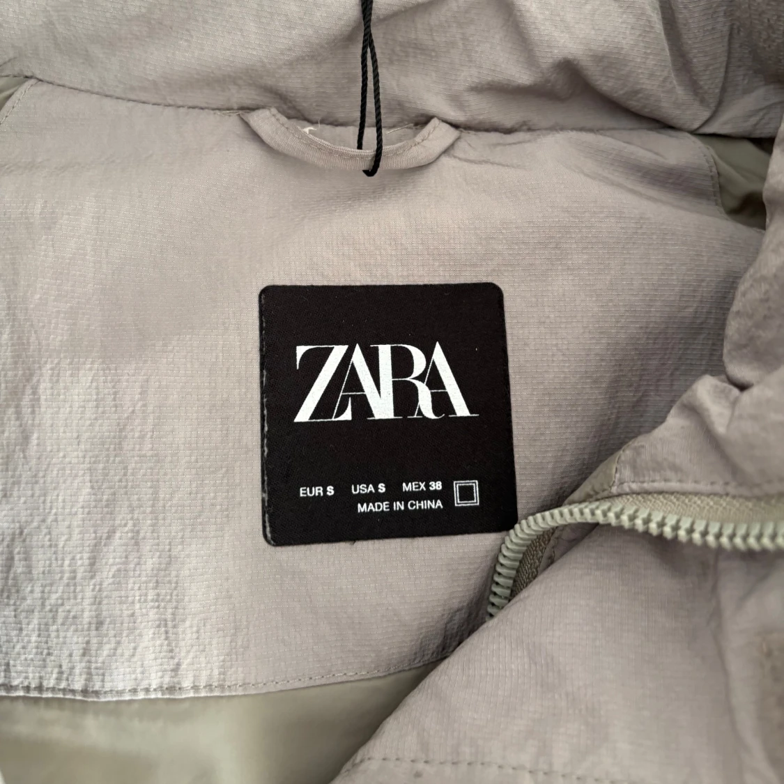 Ljusgrå dunväst från Zara - 2