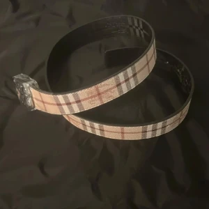 Burberry bälte - Beige bälte från Burberry i storlek 110cm, helt ny och oanvänd 🙂 Har andra märken också. 