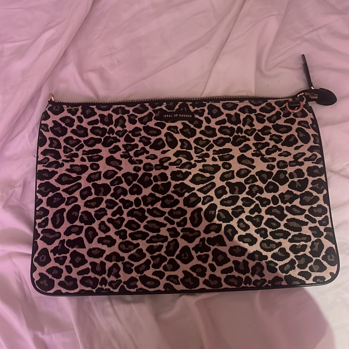 Leopardmönstrad datorväska Ideal of Sweden - 2