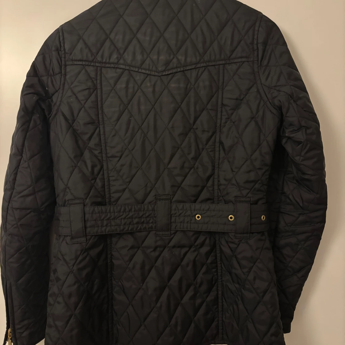 Svart quiltad jacka från Barbour - 4