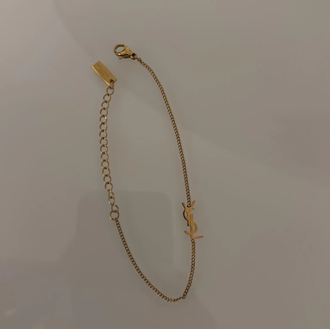 Guldigt armband från Saint Laurent