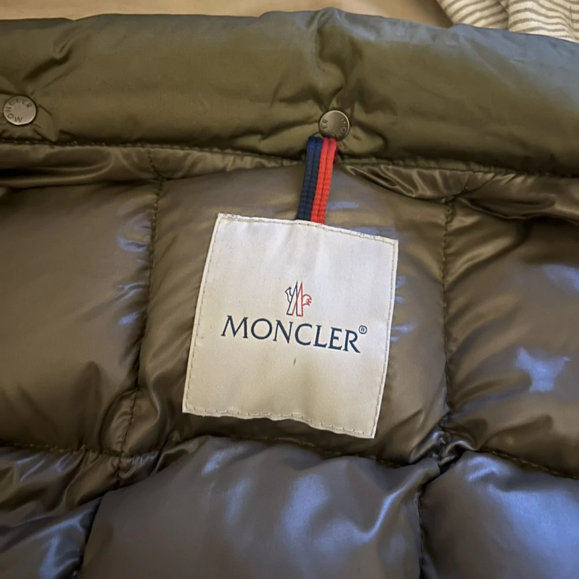 Olivgrön dunväst från Moncler - 3