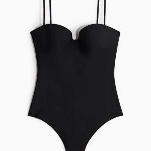 Body h&m - Populär body från h&m, oanvänd med prislapp, storlek 75A