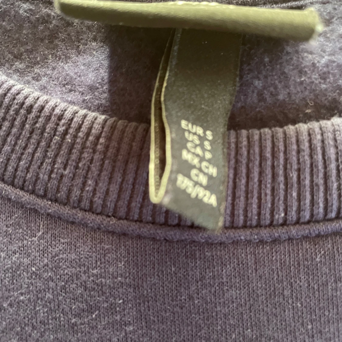 Mörkblå sweatshirt från H&M, stl S - 1