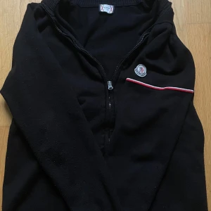Moncler cardigan sweatshirt  - Moncler cardigan Size S Color black good condition 