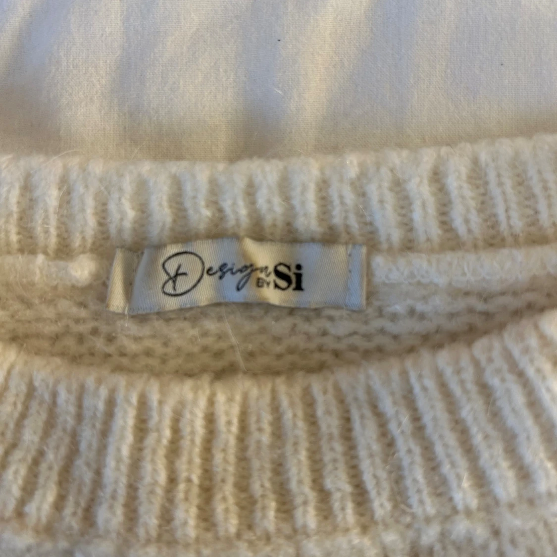 Vit stickad tröja - 2