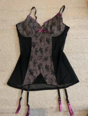 Snygg lace korsett klänning  - Såld