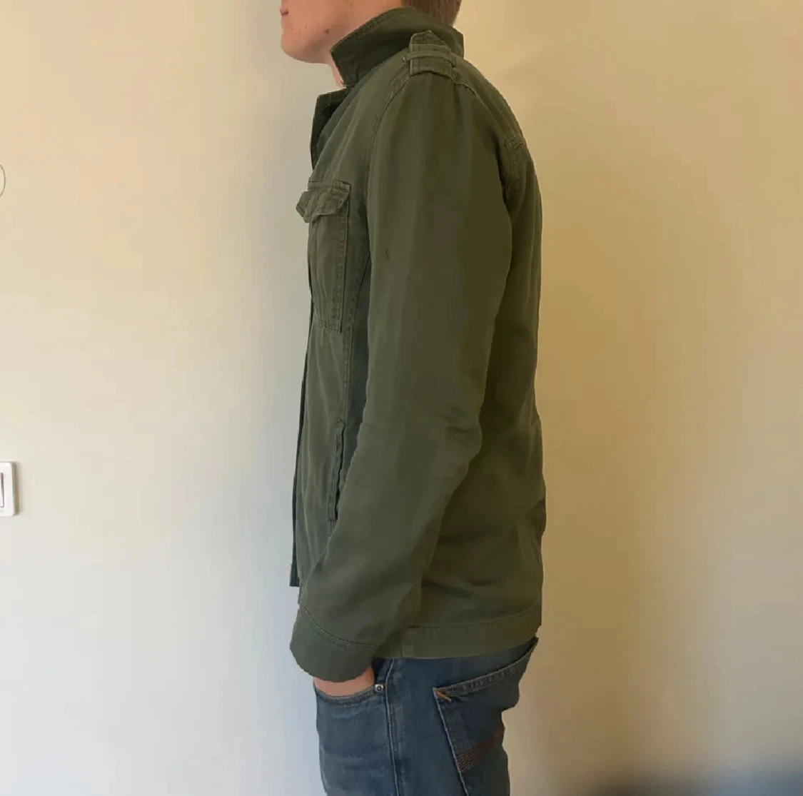 Olivgrön overshirt med fickor - 1