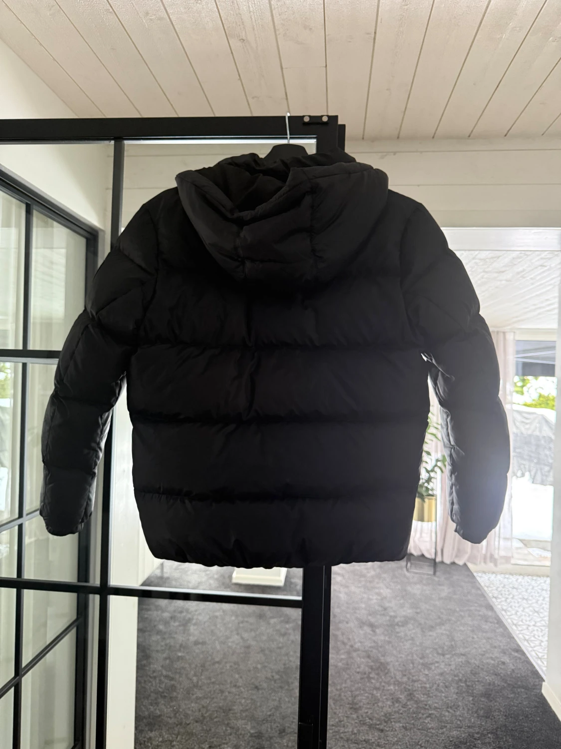 Svart pufferjacka från Tommy Hilfiger - 1