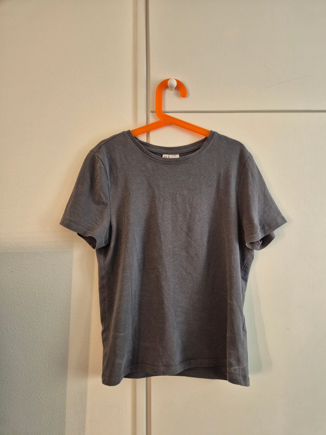 Mörkgrå t-shirt  - 1