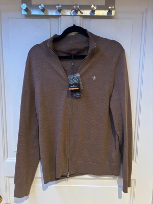 Morris tröja - Säljer min Morris tröja på grund av att den är förliten. Tröjan är helt ny har använt några gånger men inte mycket. 