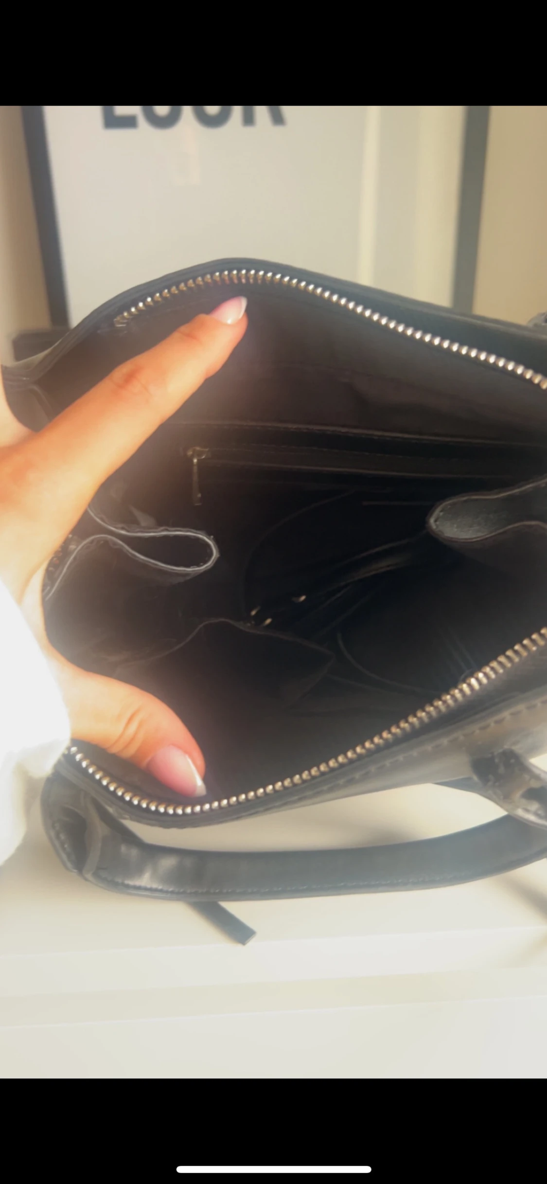 Jättesnygg svart handväska  - 4