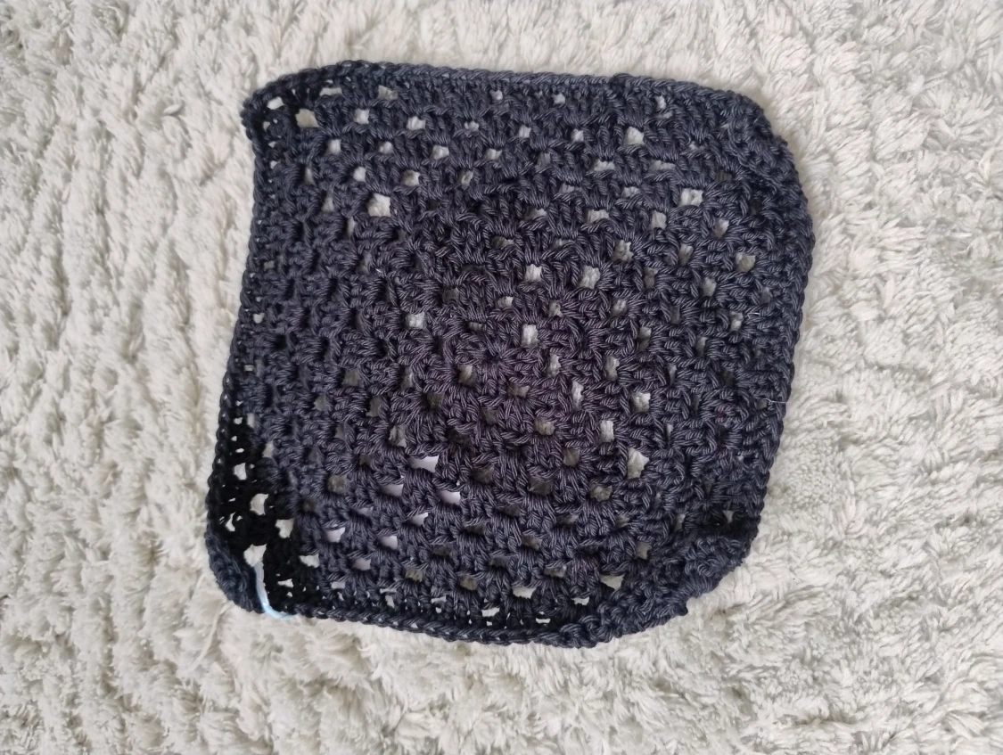 Handgjord virkad duk 