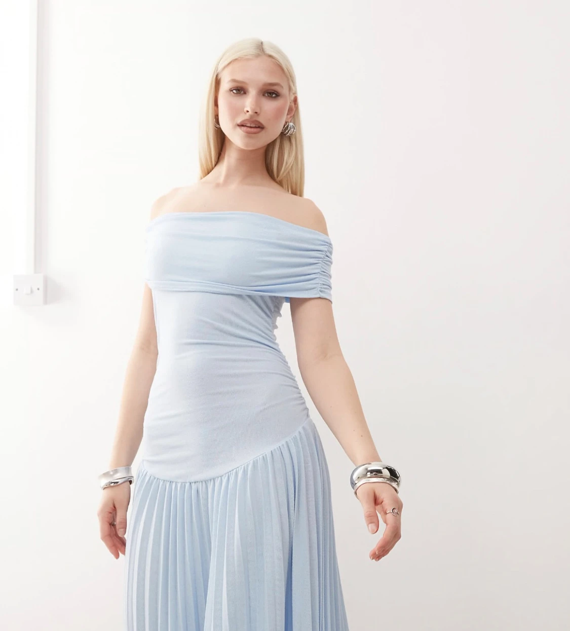 Ljusblå offshoulder långklänning - 1