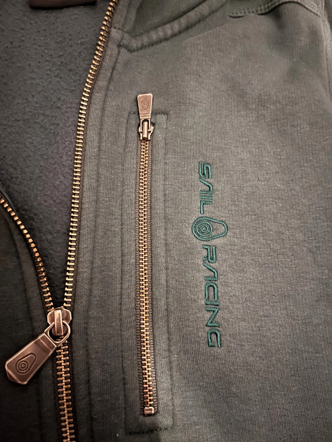 Grön hoodie från Sail Racing med dragkedja - 2