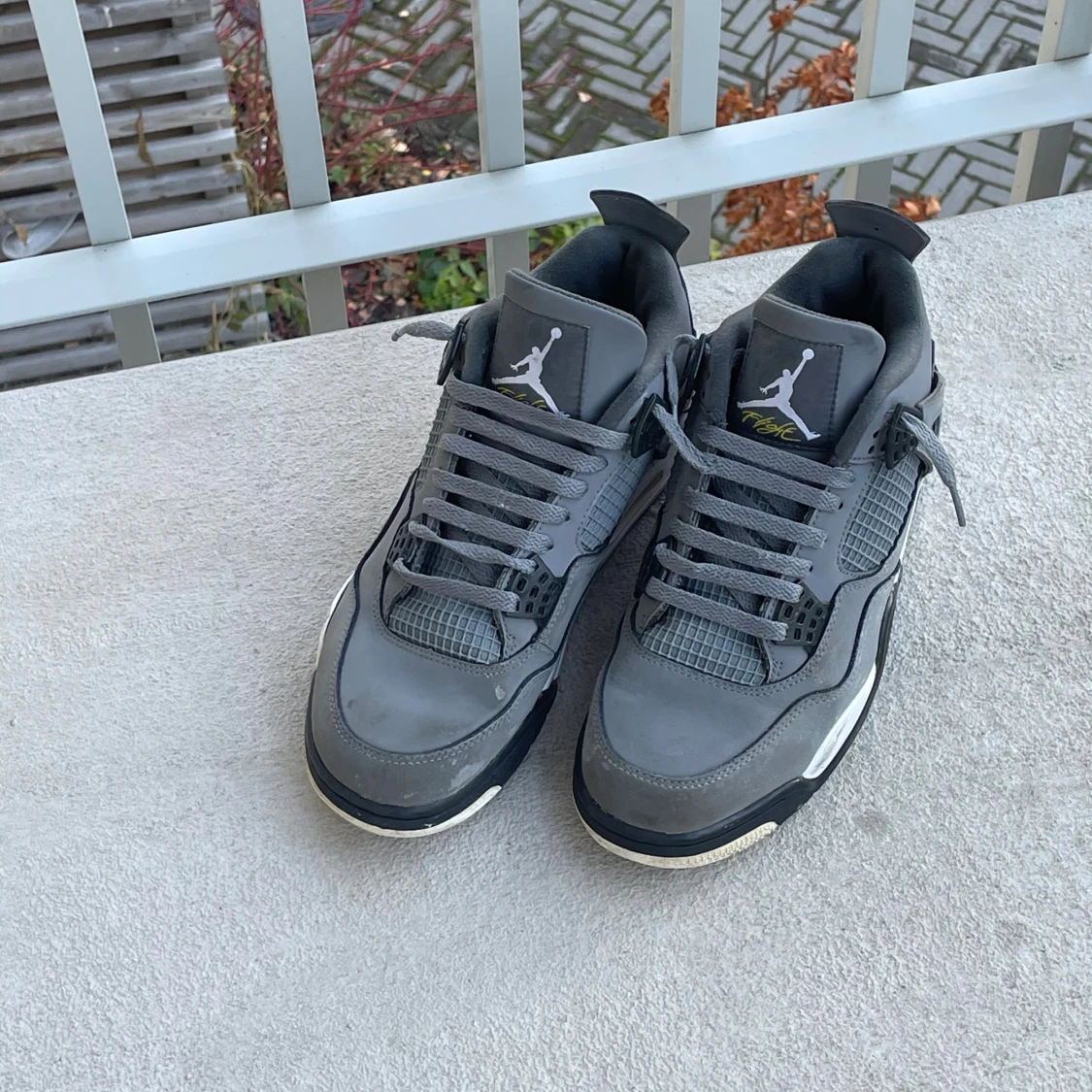 Gråa Nike Air Jordan 4 sneakers