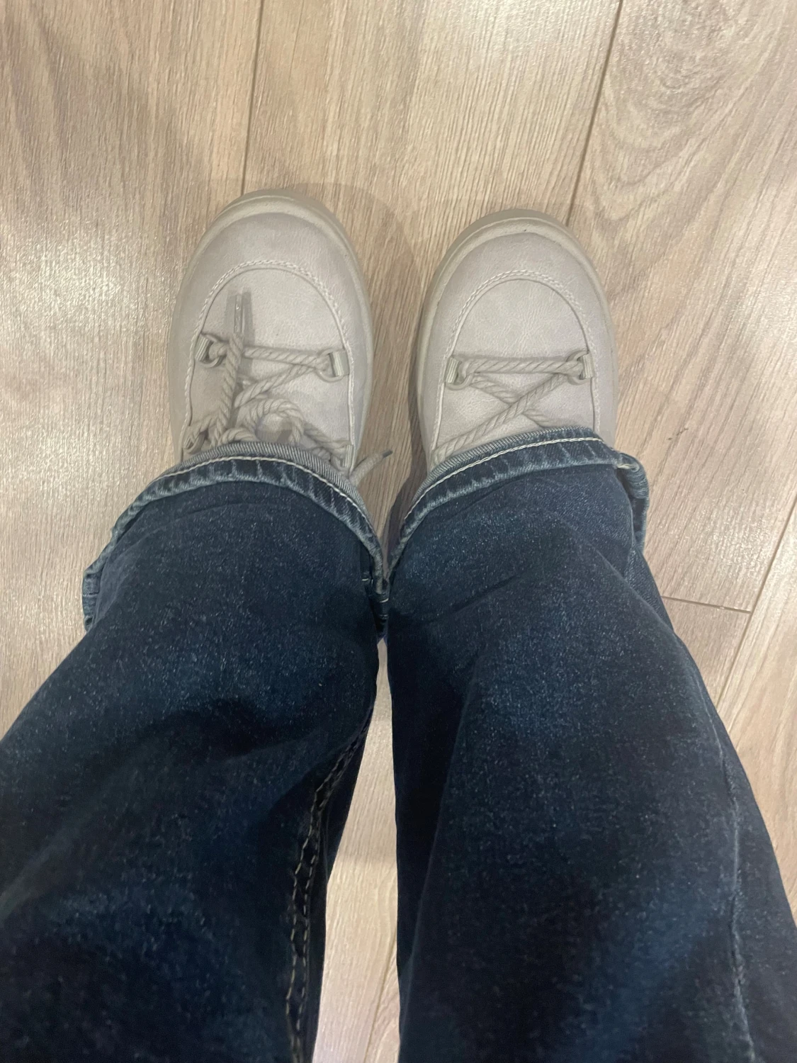 Grå knutna boots med platt sula - 1