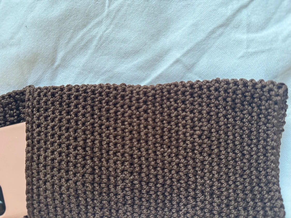 Brun stickad mobilväska - 3