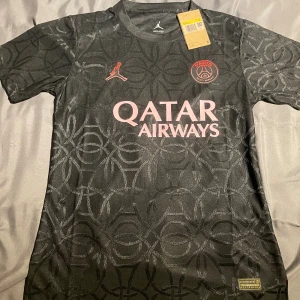 PSG - Special Edition - En special edition fotbollströja från PSG. Storlek S.