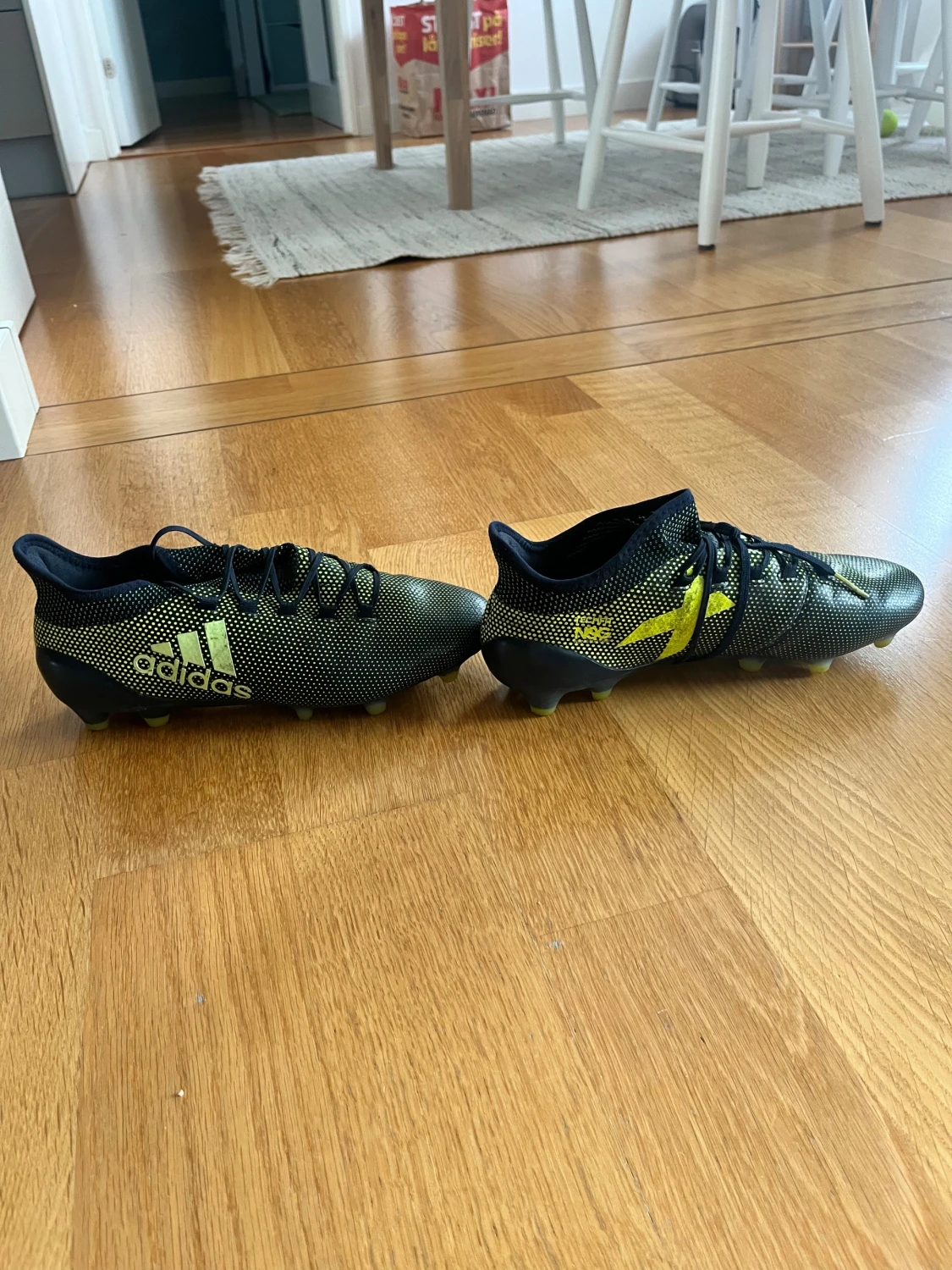 Adidas svarta och gula fotbollsskor - 1