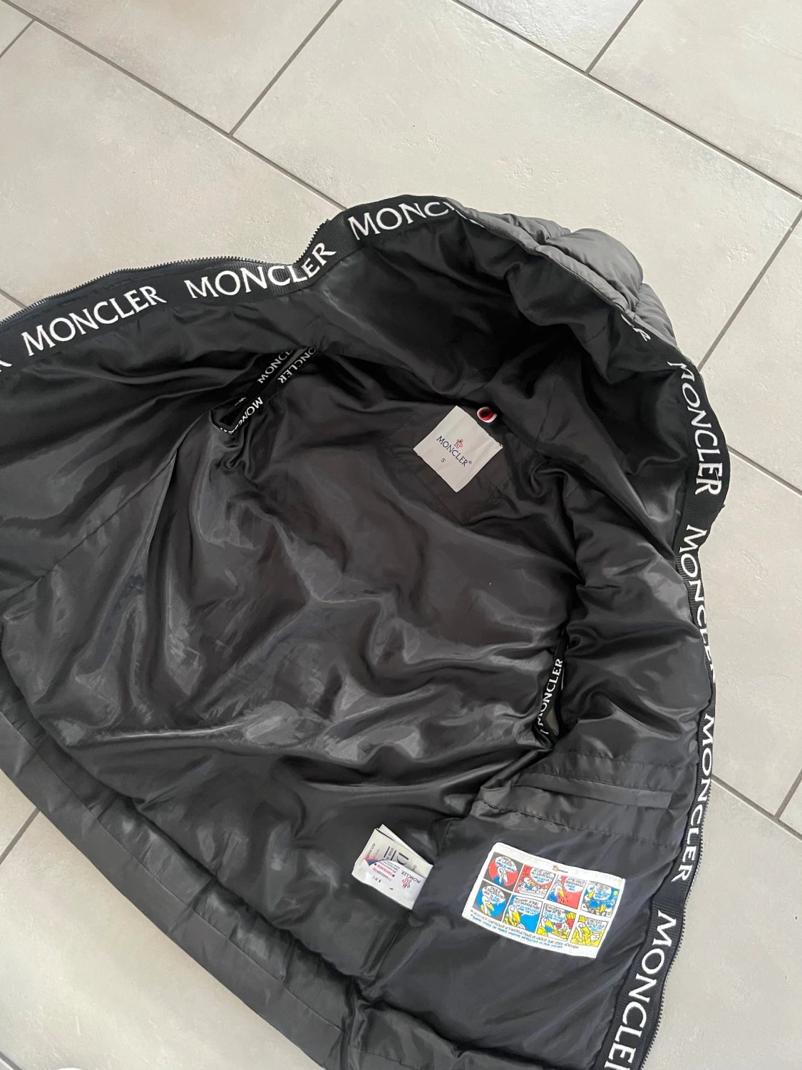 Svart dunväst från Moncler - 1