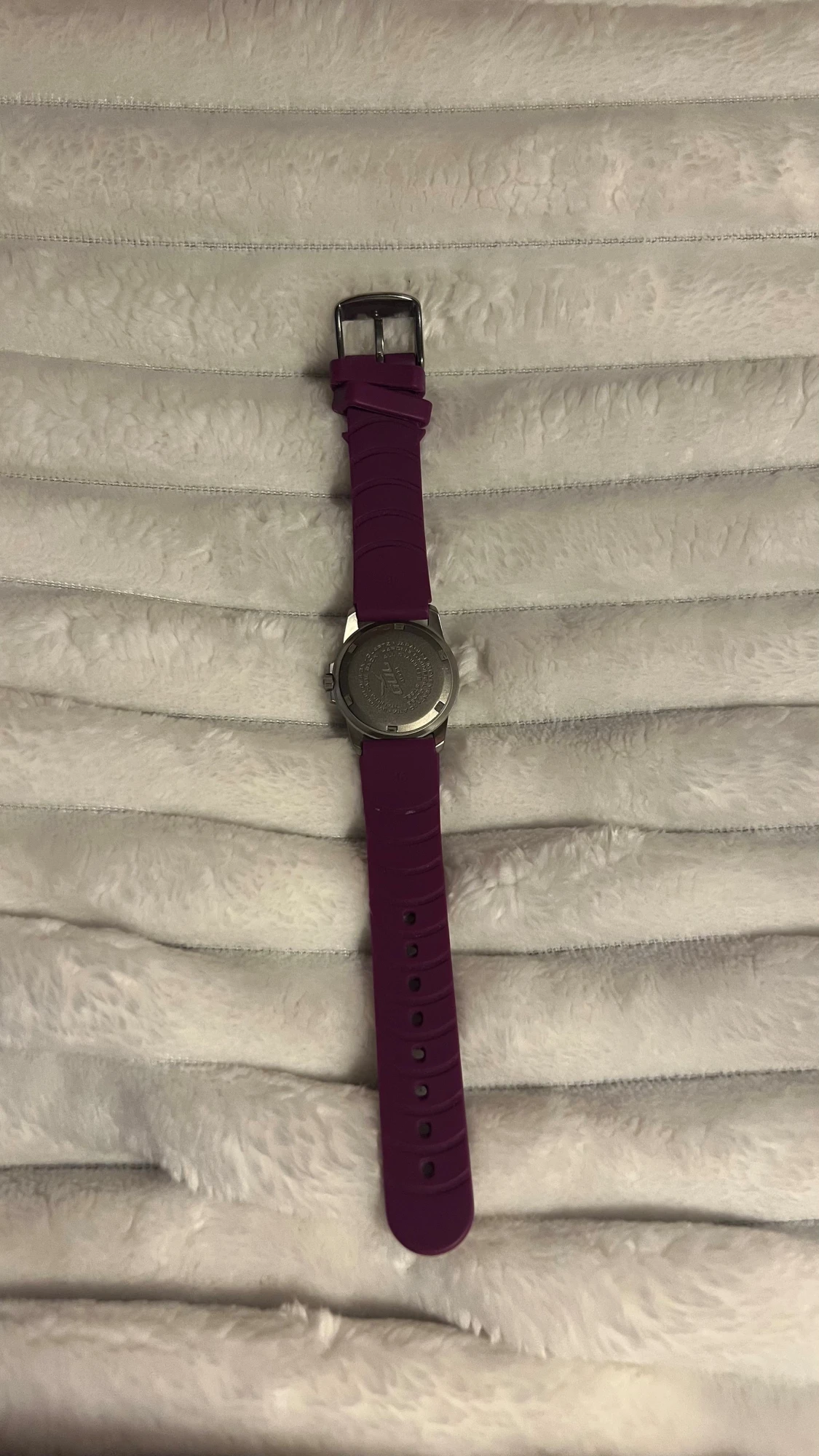 Lila klocka från GUL med silvrigt ur - 1