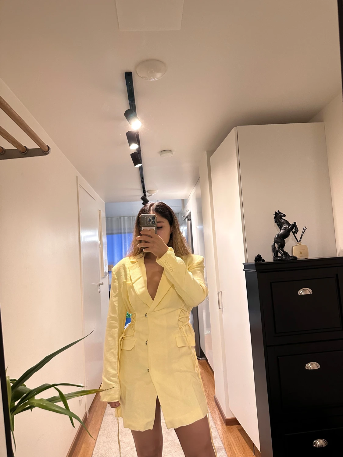 Gul blazerklänning Hanna Schönberg x NA-KD