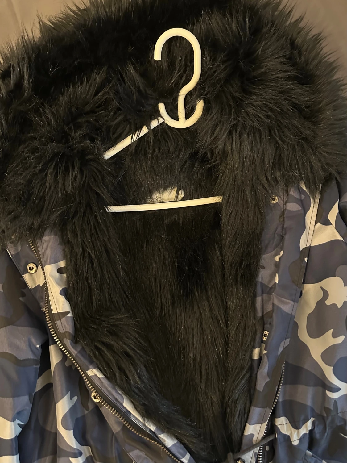 Super snygg/ varm Blå/grå camo parkas från NLY Trend ( Nelly ) - 4