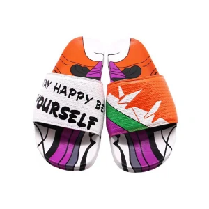 Färgglada sandaler med text och mönster 0lika storlek 39 up too 44 - Unika sandaler med grafiskt mönster i orange, lila, svart, vitt och grönt. Ena remmen har texten 'STAY HAPPY BE YOURSELF' och den andra har ett coolt motiv. Platt sula och öppen tå, perfekta för att sticka ut med din stil.