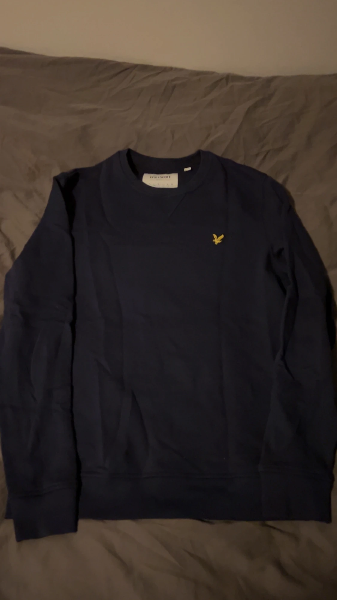 Marinblå sweatshirt från Lyle & Scott
