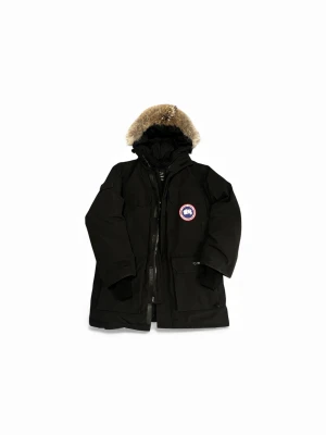Svart Canada Goose Expedition Parka - Säljer en riktigt snygg Canada Goose Expedition Parka svart. Jackan är storlek S men sitter lite större.  Jackan är köpt i Canada för ett tag sen men är sparsamt använd och fungerar fortfarande perfekt utan skador. Kvitto finns.  Skriv vid vidare funderingar