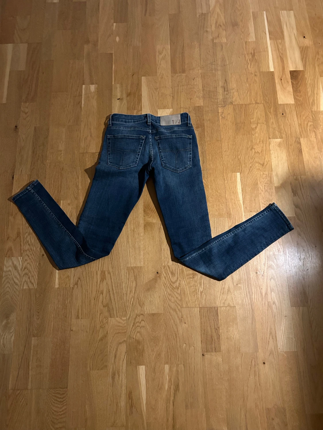 Säljer ett par Tiger of sweden jeans. - 1