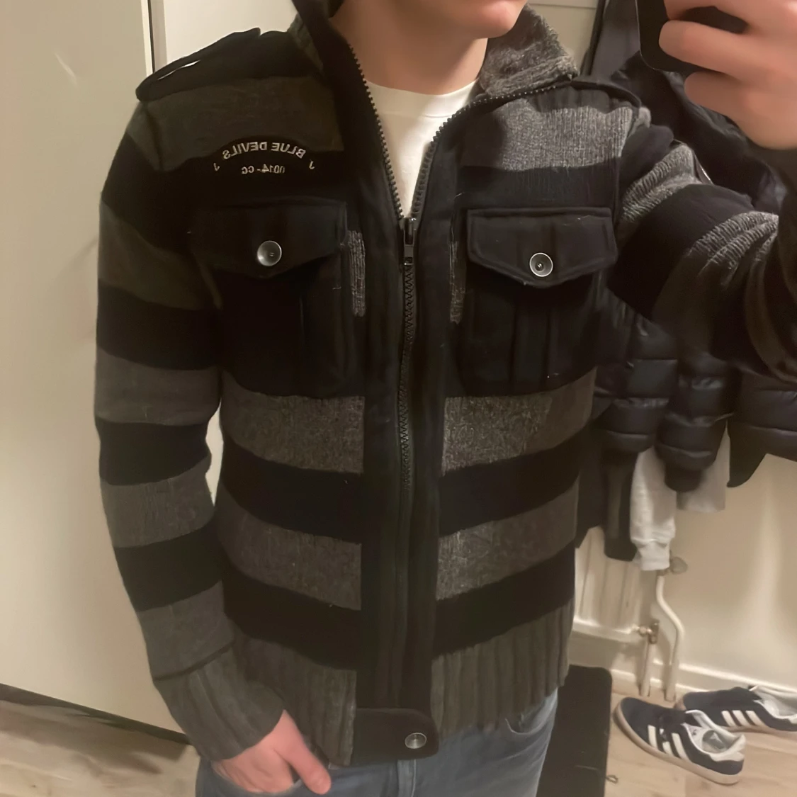 Grå stickad cardigan - 2