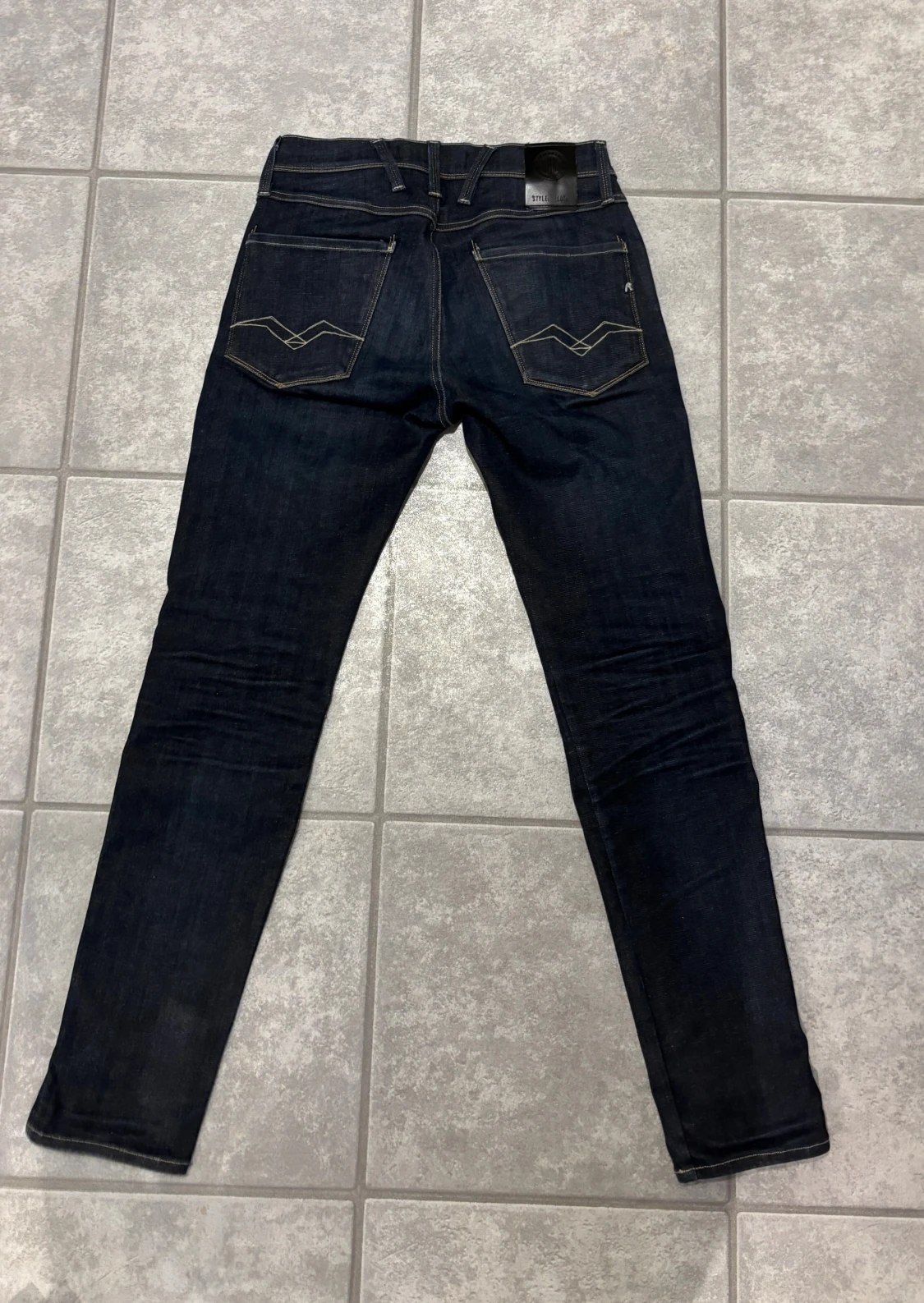 Mörkblå Replay jeans, storlek 27/30 - 1