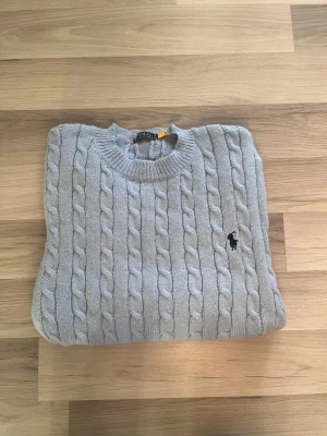 Ralph Lauren tröja - Ralph lauren tröja| skick: 8/10| nypris: 1600kr| storlek: S| hör av dig vid minsta fundering 🤔 (kvitto finns!!)