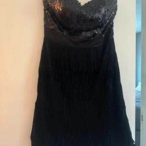 Svart festklänning  - Strl 36 Bra skick Bubbelroom 