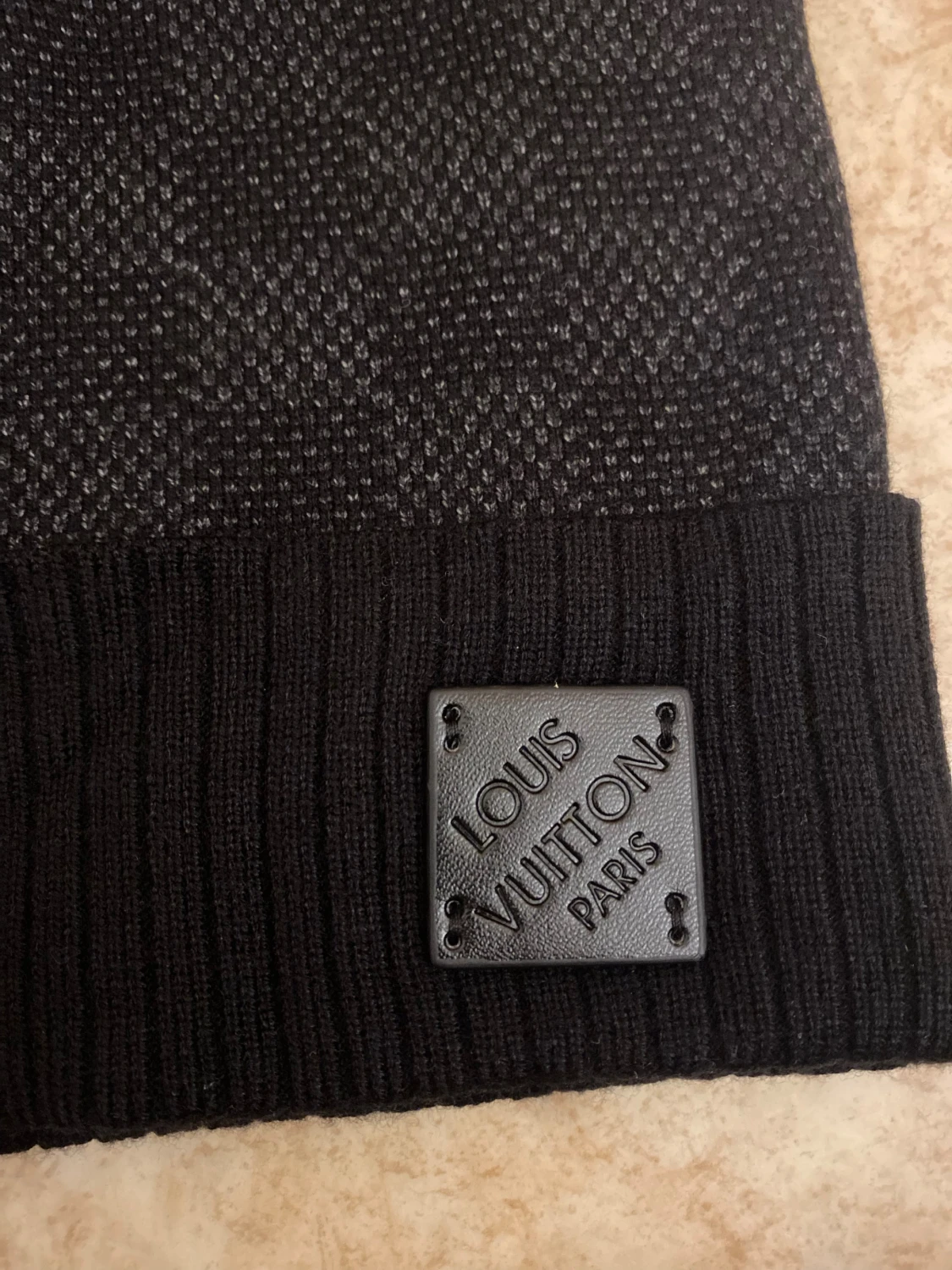 Svart L.-v mössa  - 1