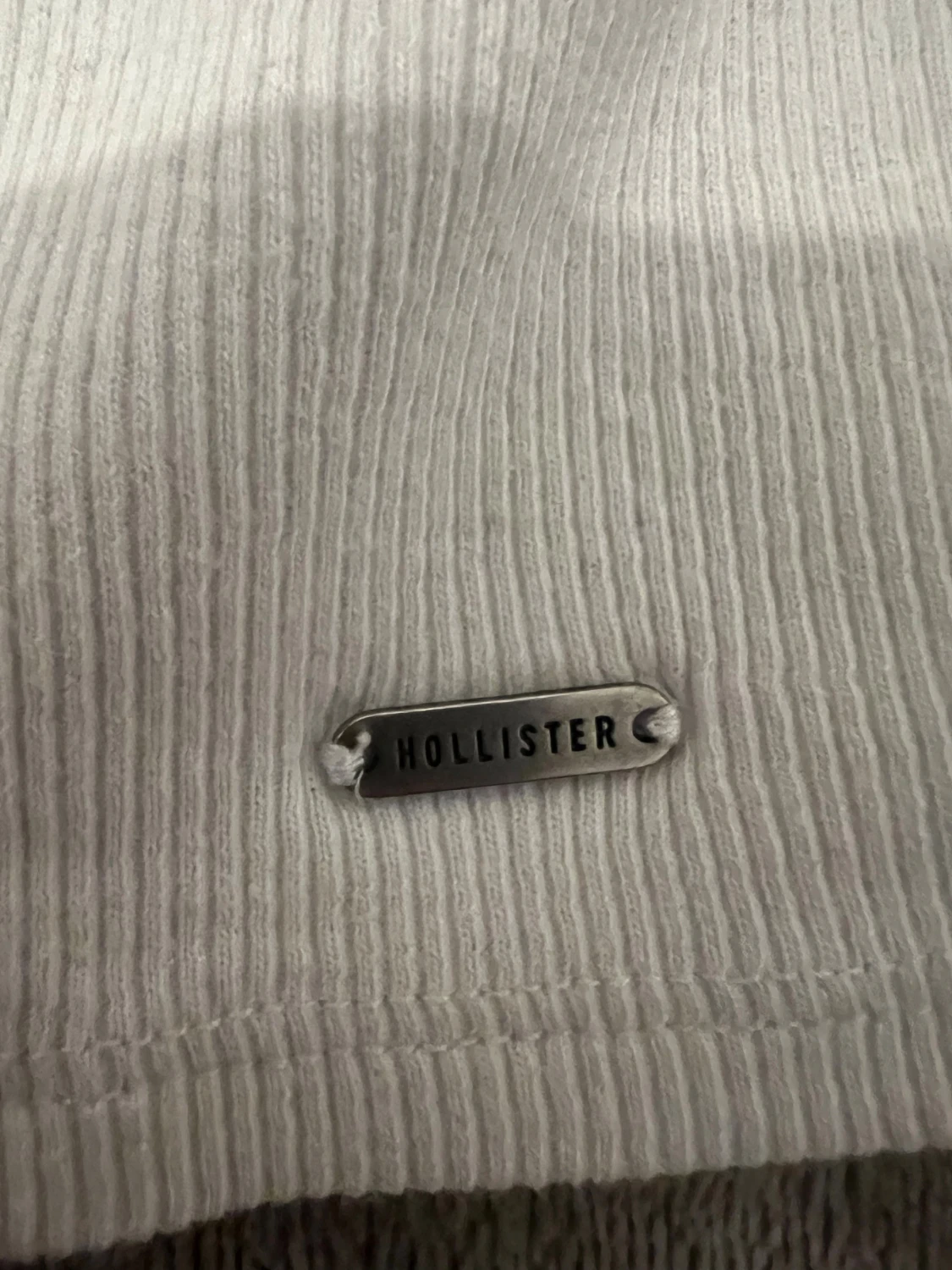 Vit ribbad linnetopp från Hollister - 3