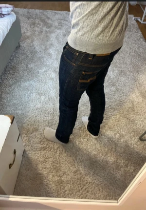 Nudie Jeans - Nudie Jeans Thin Finn | skick 9/10 | Storlek 32/34 | Pris - 499kr | Modellen är ca 179cm lång | Hör av dig vid minsta fråga eller fundering!!