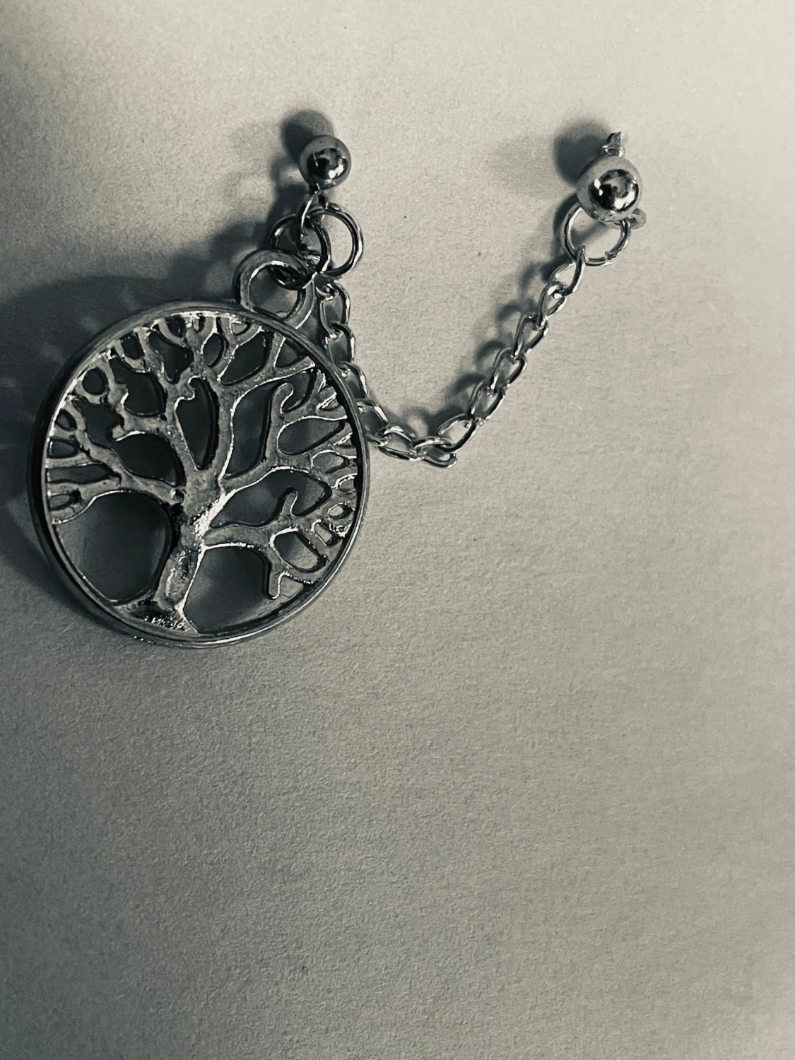 By prisförslag- 1 st Silvrigt dubbelörhänge med livets träd